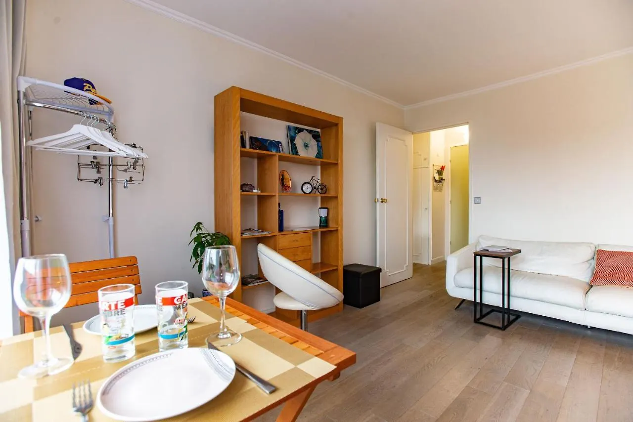 Apartment Charming Studio With Balcony Paris France